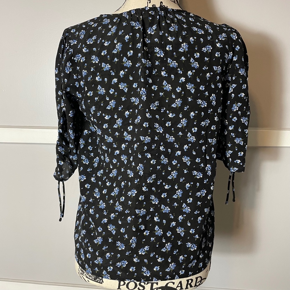 Madewell 100% Silk Black & Blue Floral Short Sleeve Blouse - Picture 4 of 7